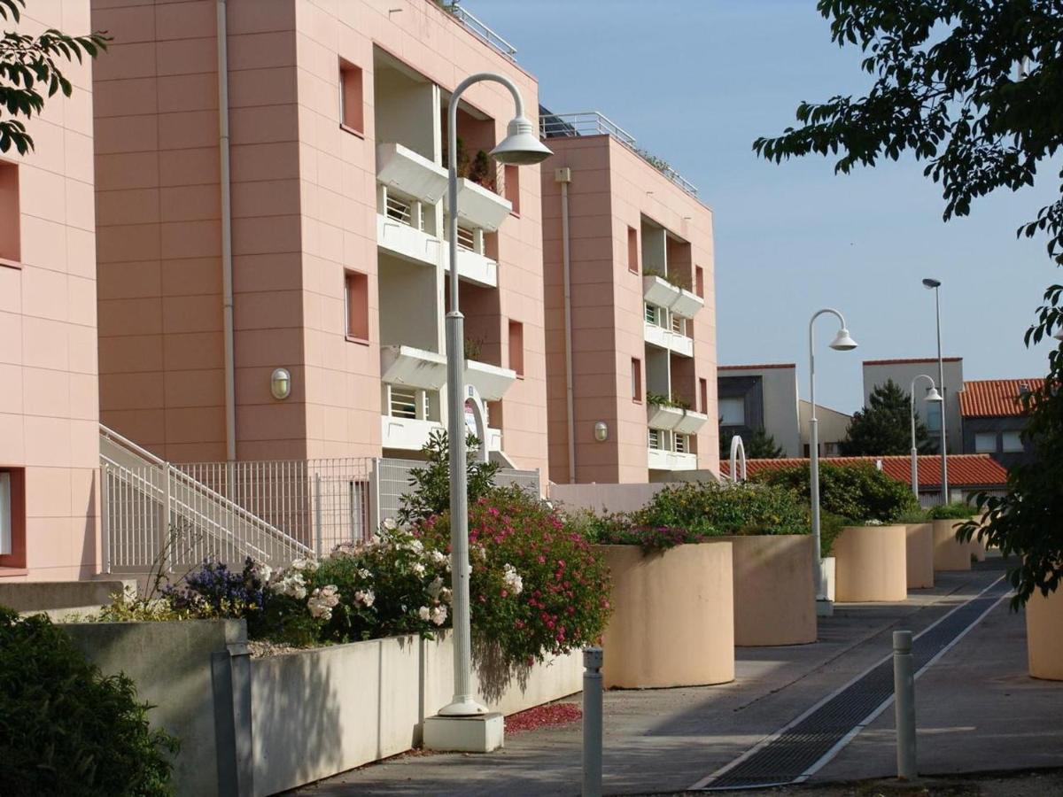 2 Pieces A La Rochelle Avec Balcon, Proche Des Minimes Et Port, Parking Inclus - Fr-1-551-7 La Rochelle (Charente-Maritime)