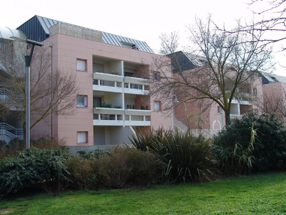 2 Pieces A La Rochelle Avec Balcon, Proche Des Minimes Et Port, Parking Inclus - Fr-1-551-7